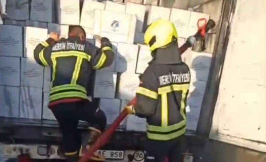 Tarsus'ta kaju yüklü tır dorsesinde yangın