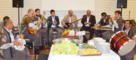 Gözenler restaurantta sıra gecesi