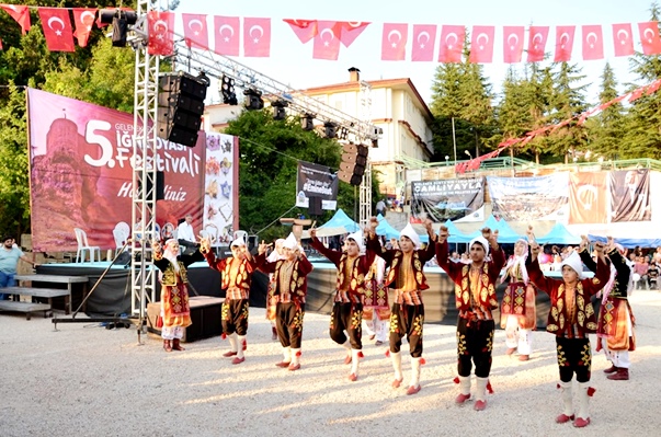 Çamlıyayla 5. İğne Oyası Festivali coşkulu geçti