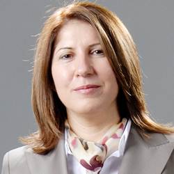 Gülsüm Güngör (Ergezer) dolu dizgin çalışıyor