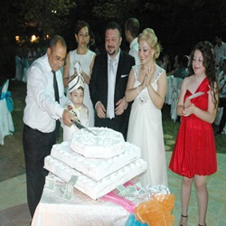 ATAK VE MİHRİCİHAN AİLESİNİN MUTLU GÜNÜ