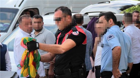 Düğün konvoyunda PKK bayrağı alarmı