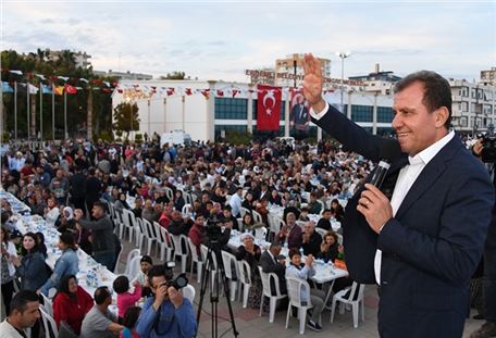 Bereketli iftar sofraları Erdemli’de kuruldu