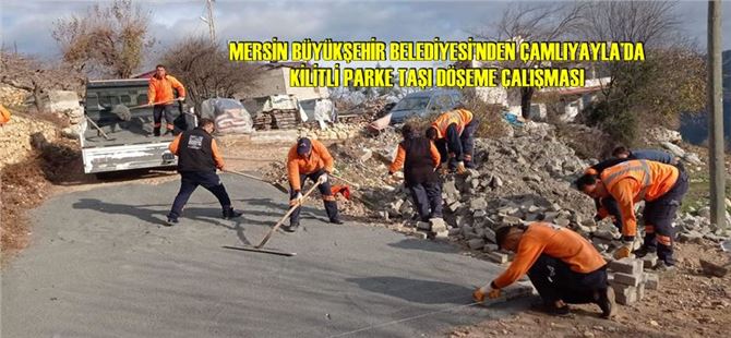Büyükşehir, asfalttan sonra Çamlıyayla’da parke taş döşeme çalışmalarına da hız verdi