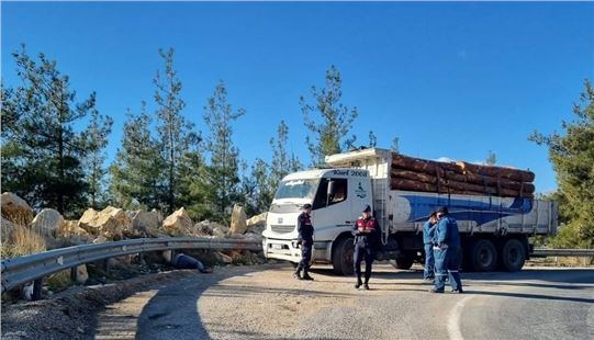 Çamlıyayla'da direksiyon başında rahatsızlanan şoför yaşamını yitirdi 