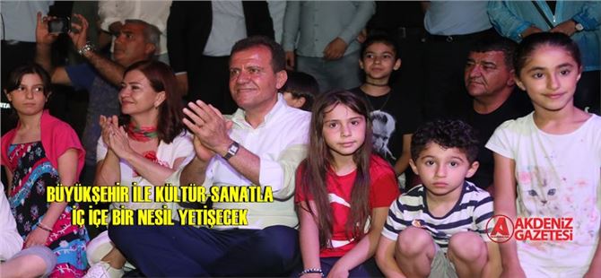 Büyükşehir Sayesinde Tiyatro Seyretmeyen Çocuk Kalmıyor