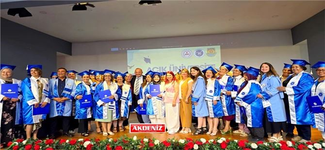 "Açık Üniversite Programı" mezuniyet töreniyle son buldu