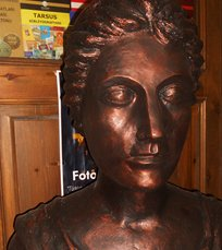 Tarsuslu Kadın Filozof Hermonianın Büstü Yapıldı